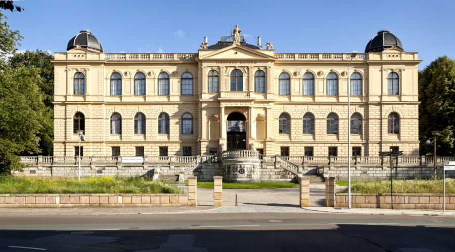 Frontansicht des Lindenau-Museums Altenburg vor der Schließung